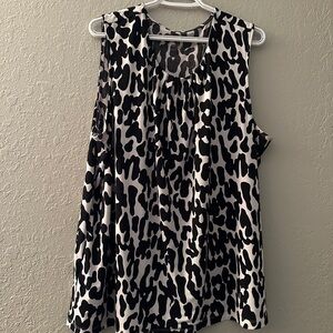 CJ Banks Size 2 Black and White Sleeveless Top
